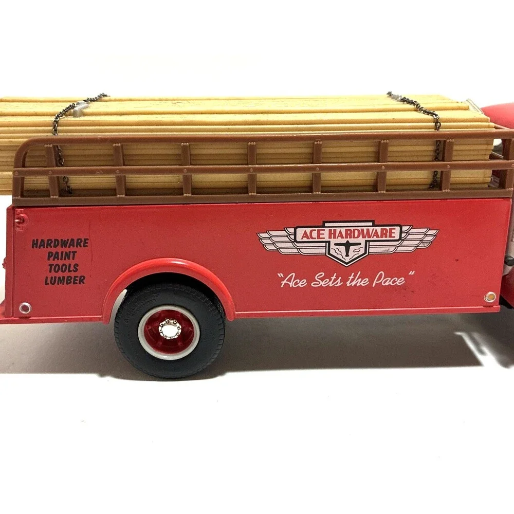 VTG 1ST Gear Ace Hardware 1953 White 3000 Stake Body with lumber 1:34 scale 1996